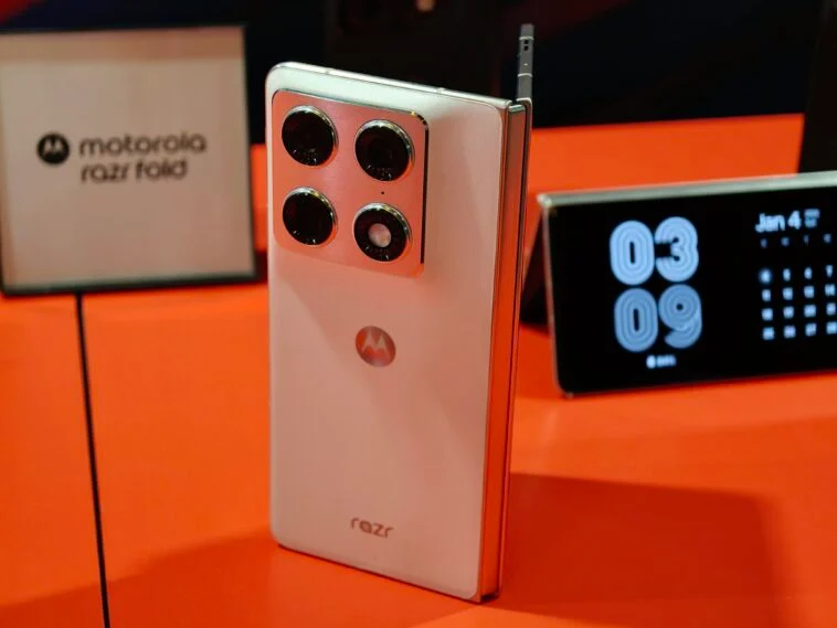 Motorola का पहला बुक-स्टाइल फोल्डेबल Razr Fold लॉन्च
